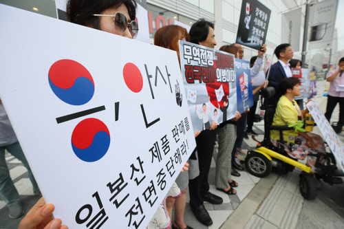 식품업계가 제품의 원재료에서도 일본산 재료를 교체하는 방안을 검토하고 있다.   연합뉴스